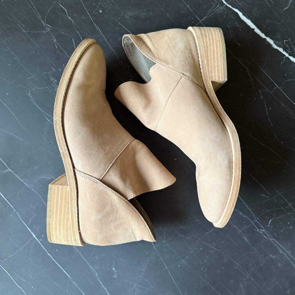 Eileen Fisher tan suede leather booties